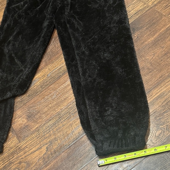 Harper & Ivy Cozy Black Fuzzy Pants - Picture 6 of 10